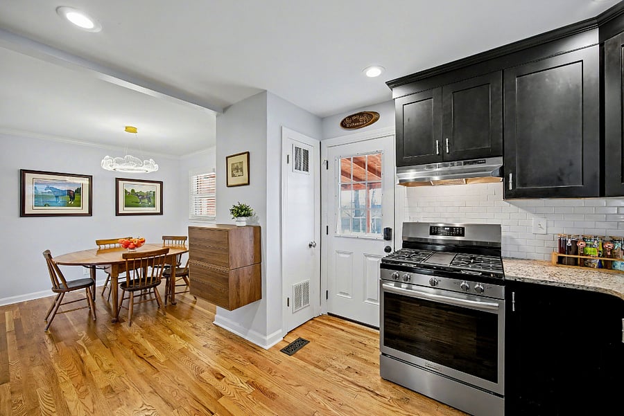 Kitchen that flows into dining toom