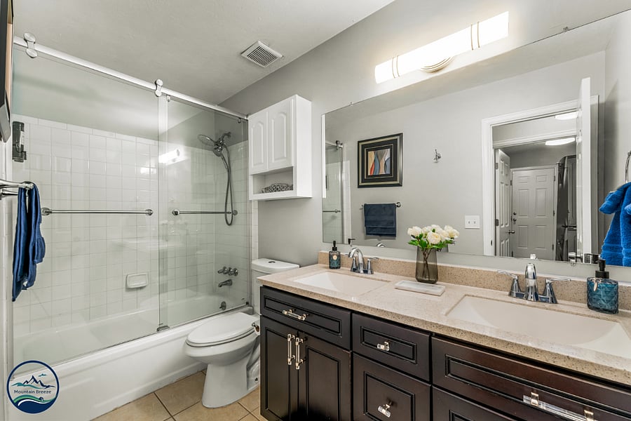 Full bath 2- main level
