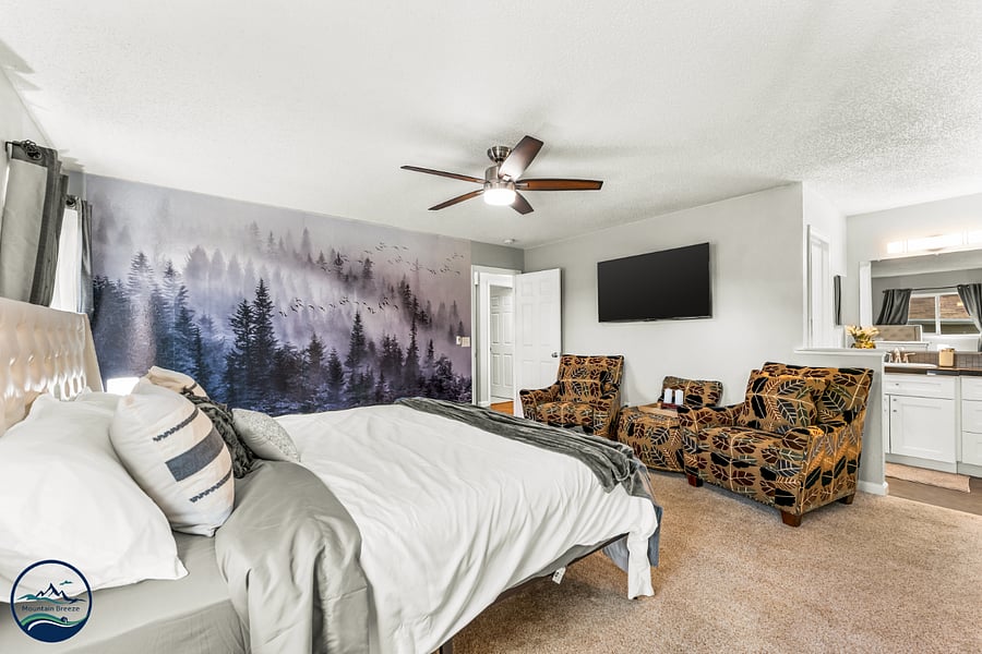 Master king bedroom- main level