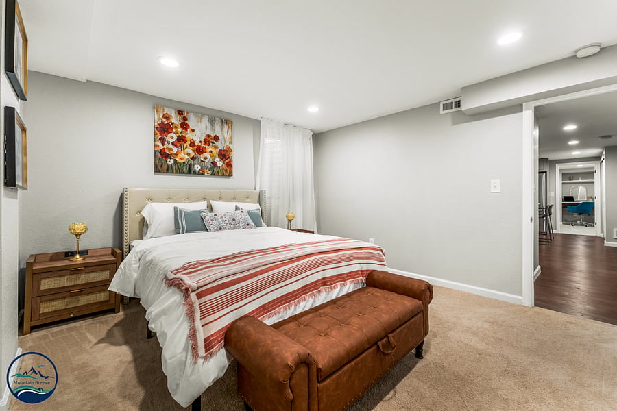 Queen bedroom- basement level