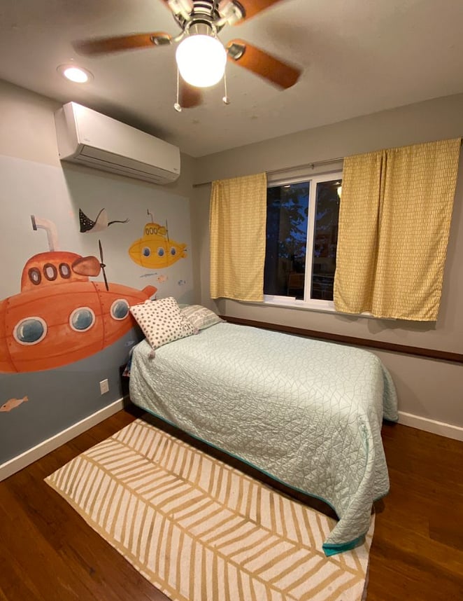 Bedroom with twin bed.