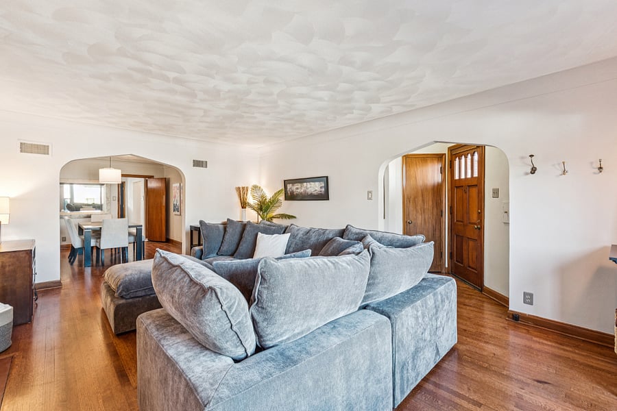  Main floor
 Living Room