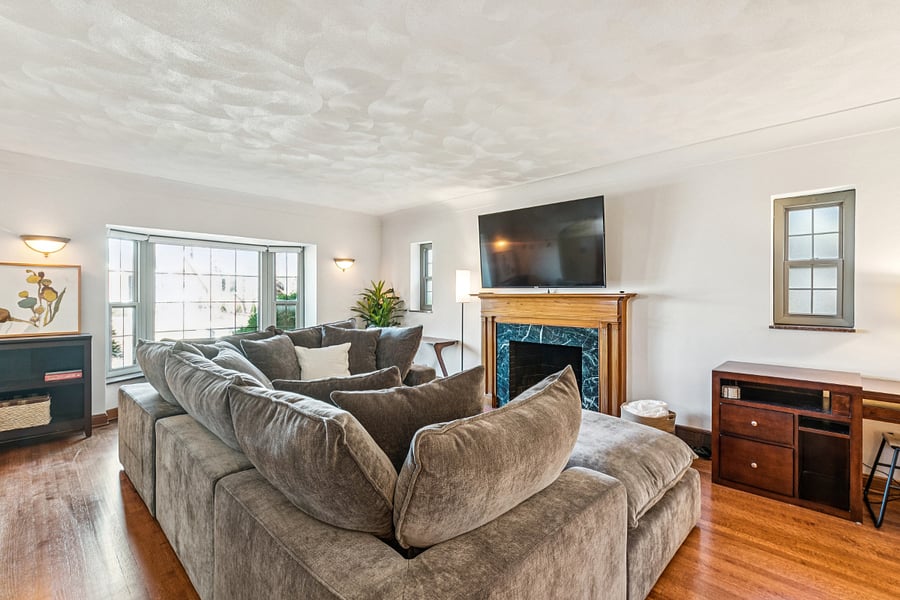  Main floor
 Living Room