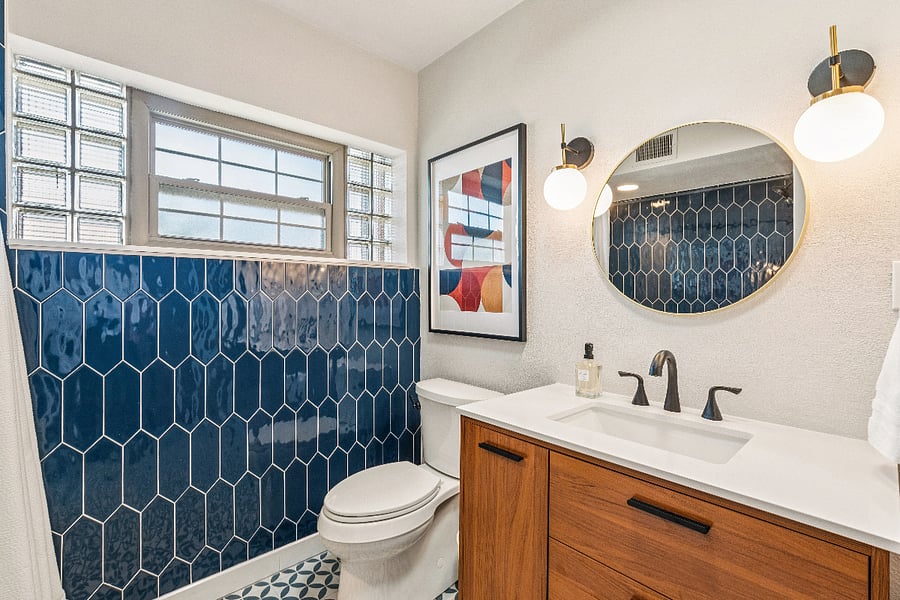  Main floor
 Bathroom (bath/shower combo)