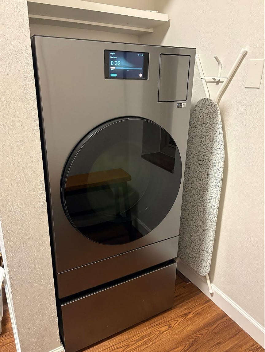 +Main level
+Stacked washer/dryer