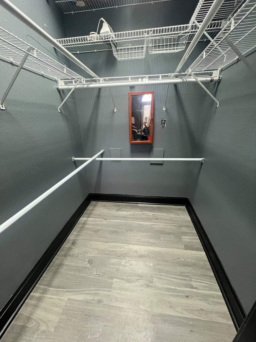 Walk in Closet 