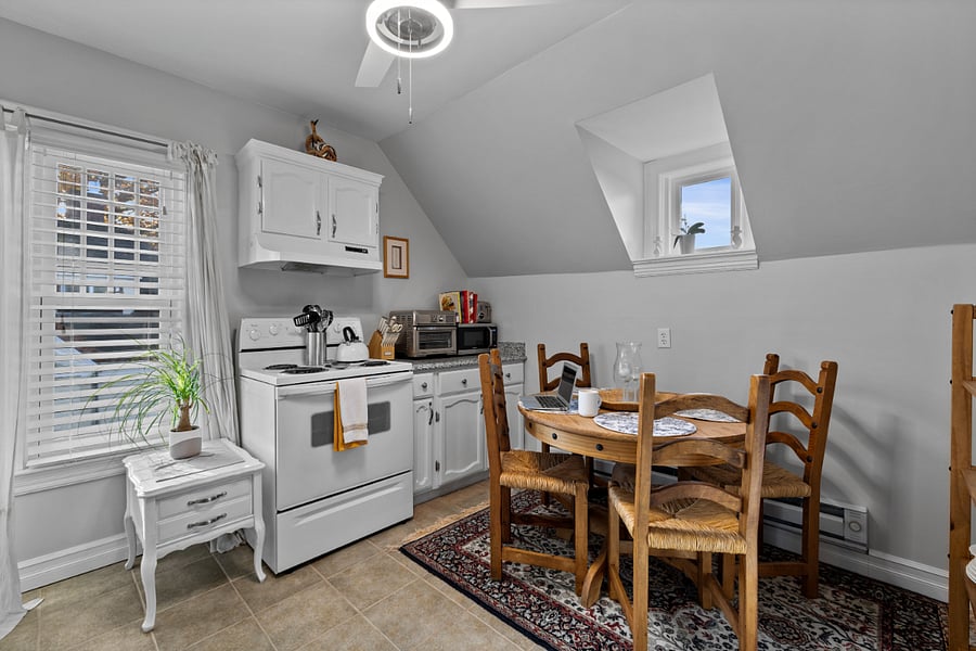 There is a dining area for 4. 