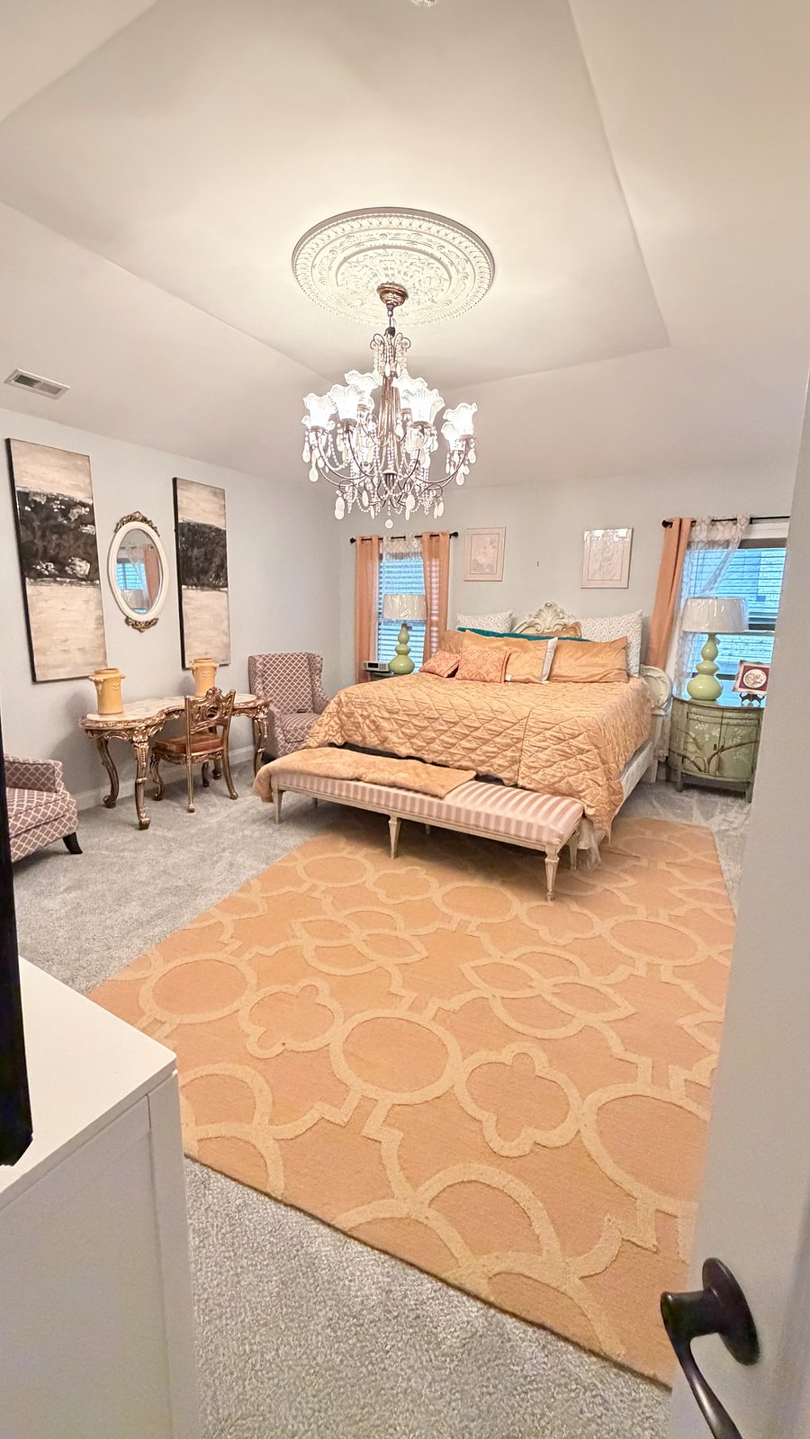2nd bedroom (king bed)