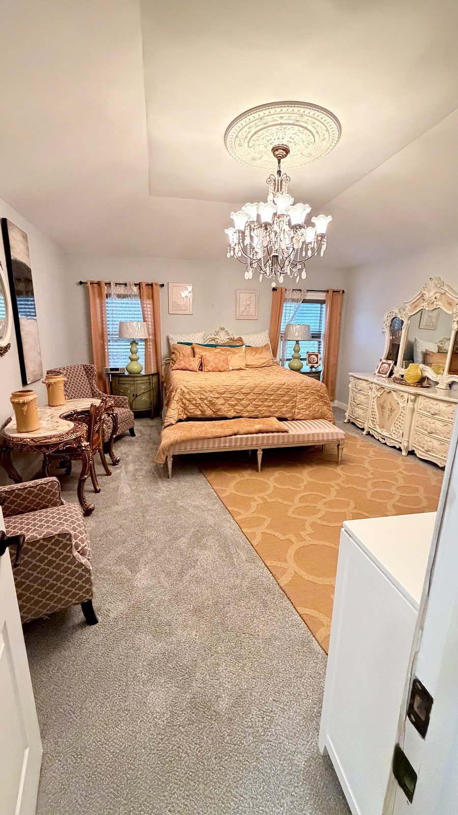 2nd bedroom (king bed)