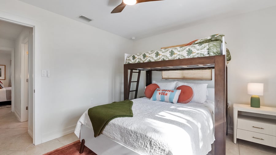 Third bedroom with a twin over queen bed