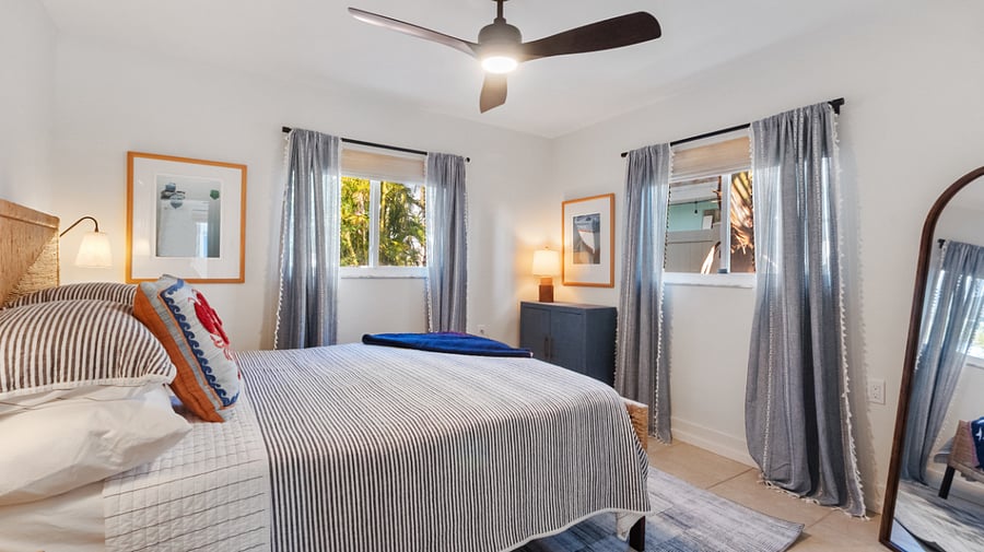 Second bedroom with queen bed