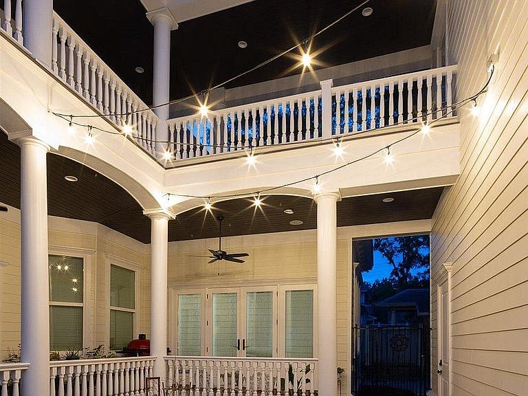 Shared Courtyard between Main House and StudioShare