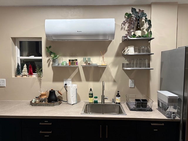Sink, spices, glassware