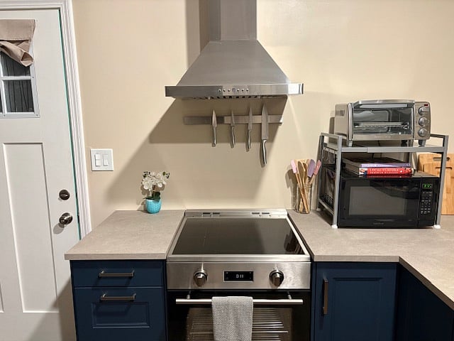 Electric stove and oven, microwave, toaster ovenBr