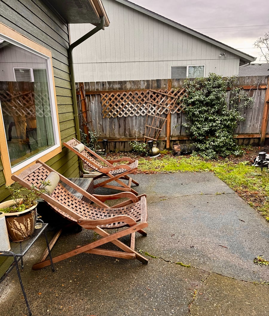 Have a nice moment in nature in your private outdoor garden patio area.