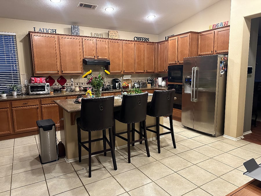 Full access to my kitchen . A nice roomy kitchen.