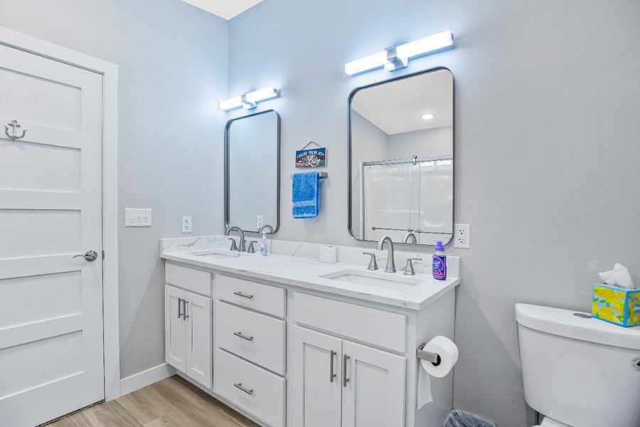 Full Bathroom