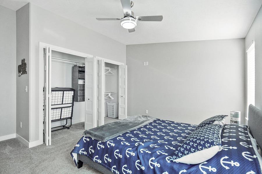 Bedroom 2, Queen Bed, Rollaway bed in closet