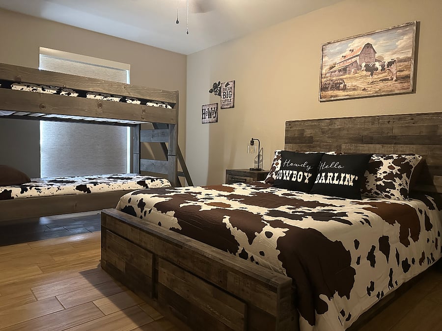 Bed Room w/Queen Bed & Twin Bunk