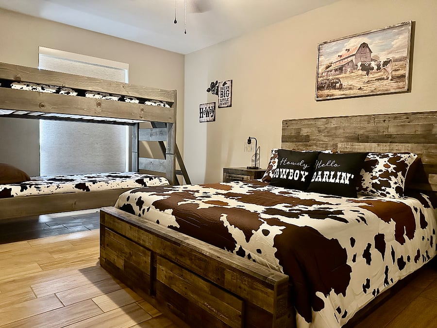 Bed Room w/Queen Bed & Twin Bunk