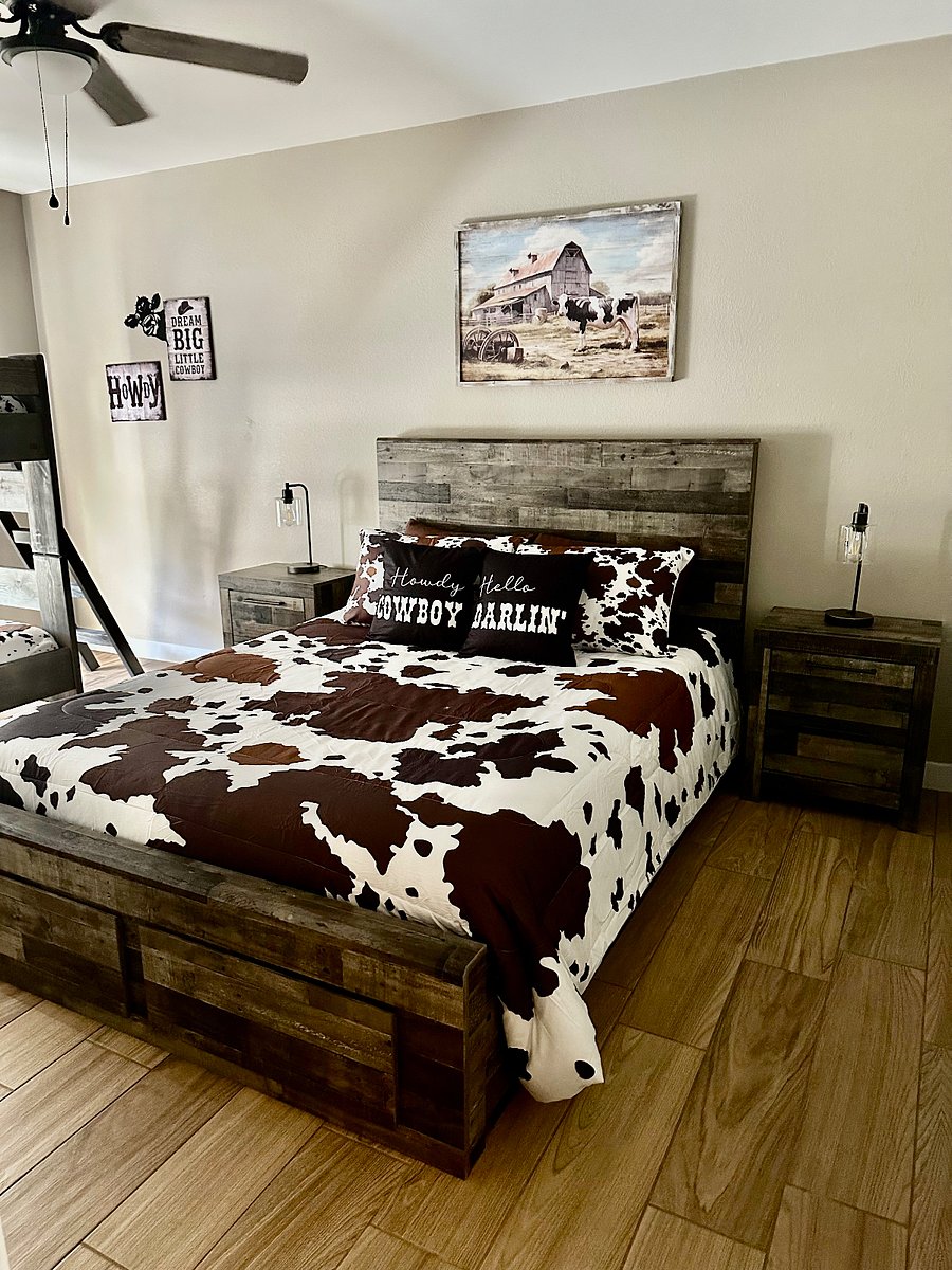 Bed Room w/Queen Bed & Twin Bunk