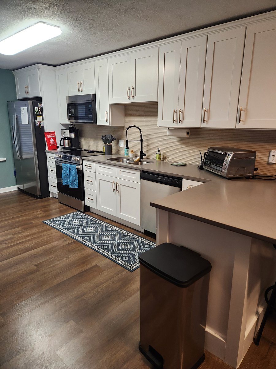 Completely stocked shared kitchen for your use. Everything you could need to cook/bake included. 