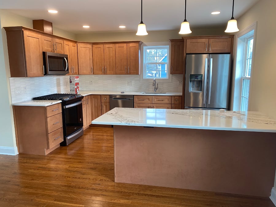full kitchen with counter seating 