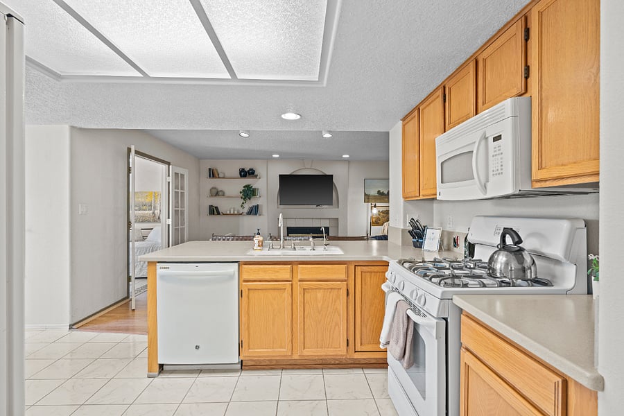 large kitchen with everything you need! all kitchen essentials included!