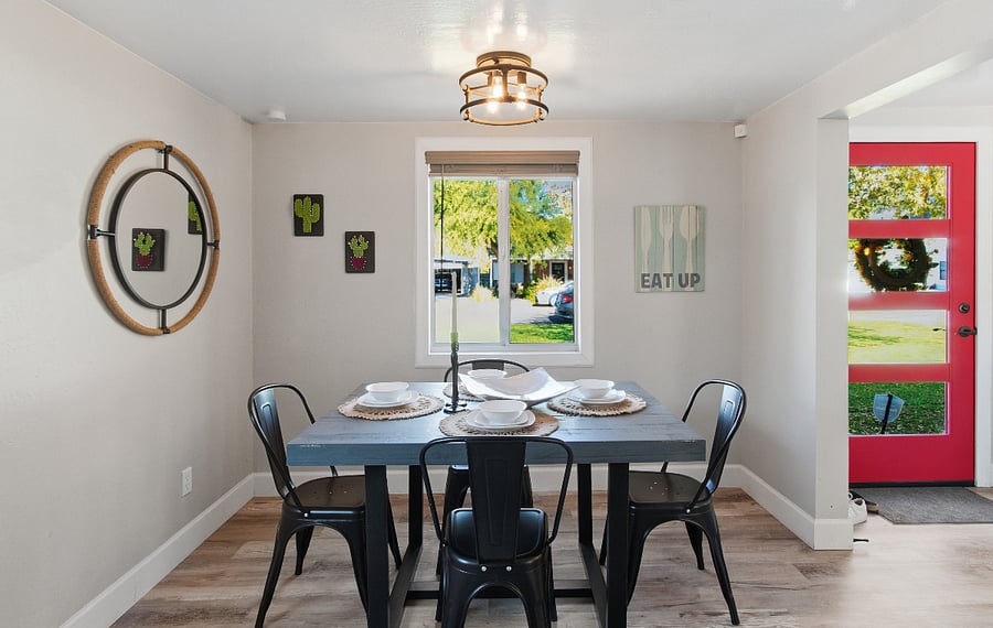 Kitchen dinette.