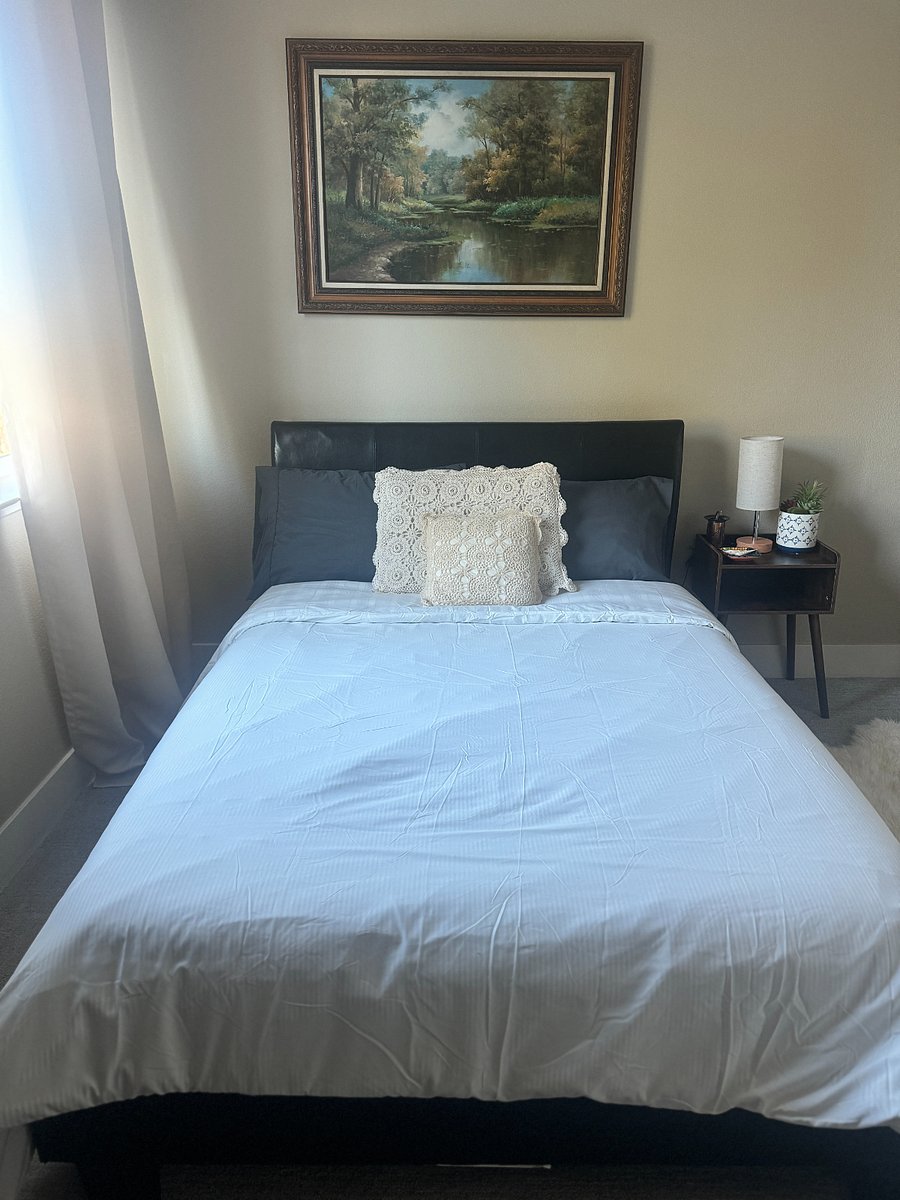 Bedroom on third floor with queen size bed, which also includes a workspace.