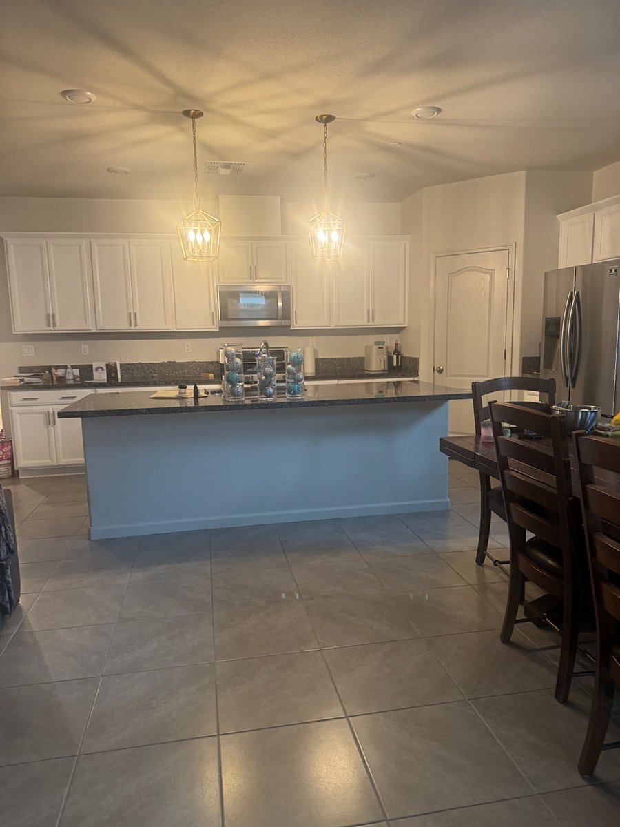 Spacious kitchen 