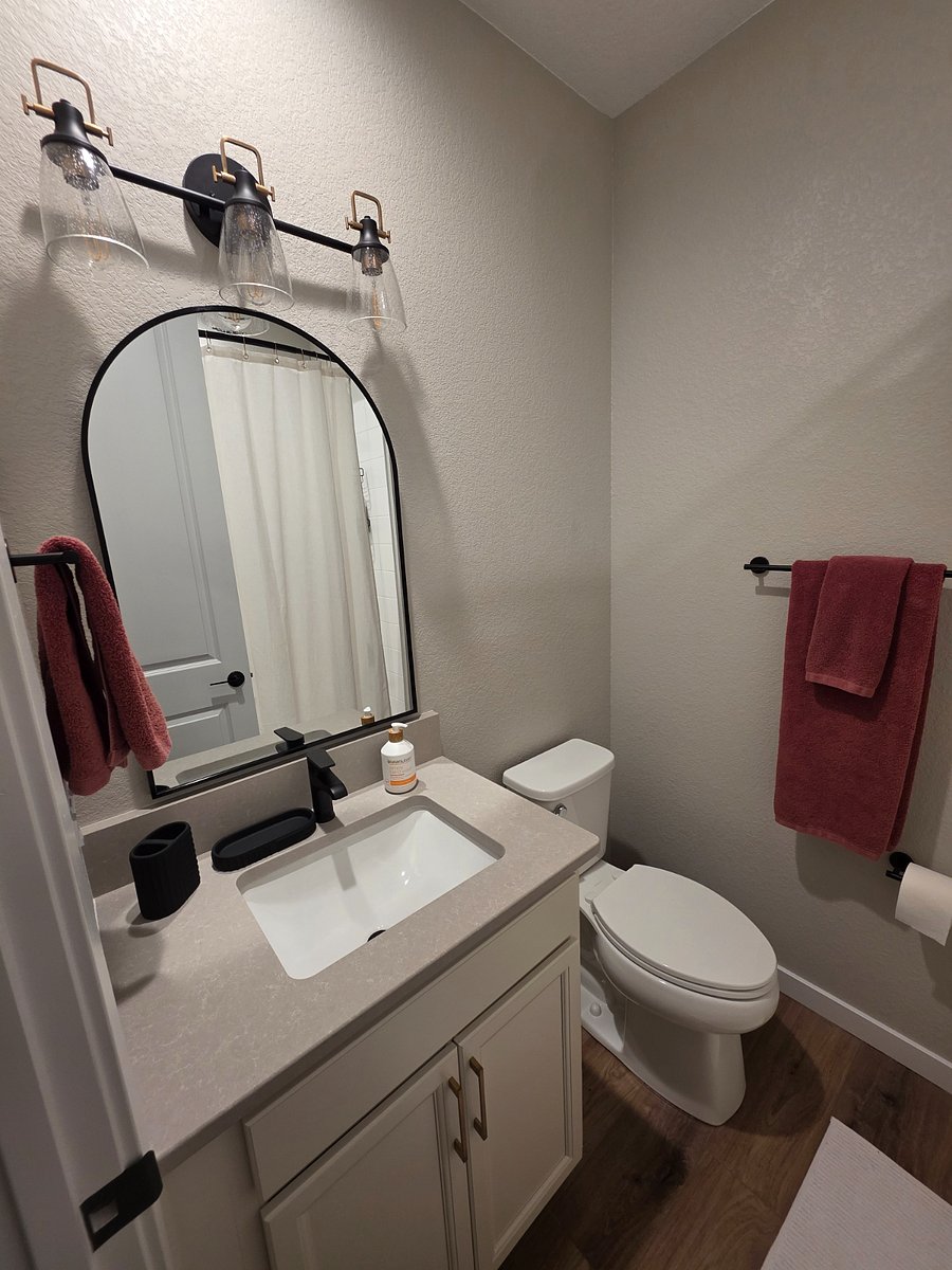 Tenant private full bathroom