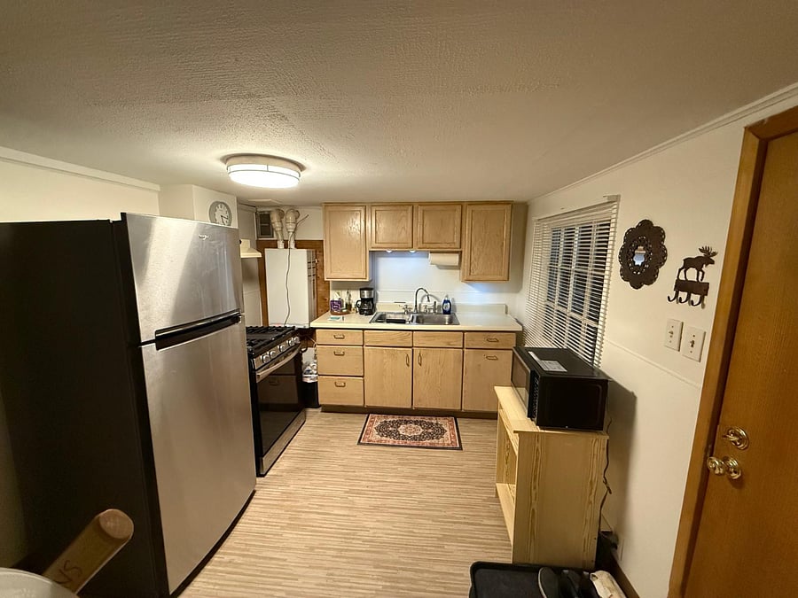 Fully equipped kitchen with new appliances. 