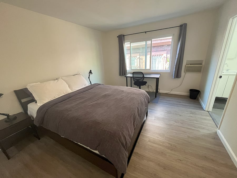 Bedroom 1 (Queen Size Bed, Blackout Curtains)
