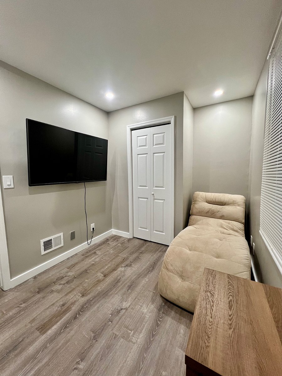 Lounge room/private TV room