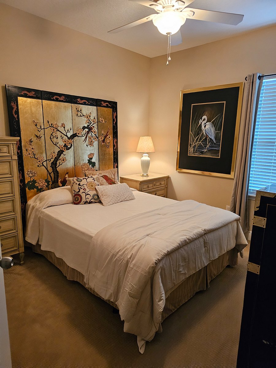 Upstairs queen bedroom with double door closet and plenty of storage