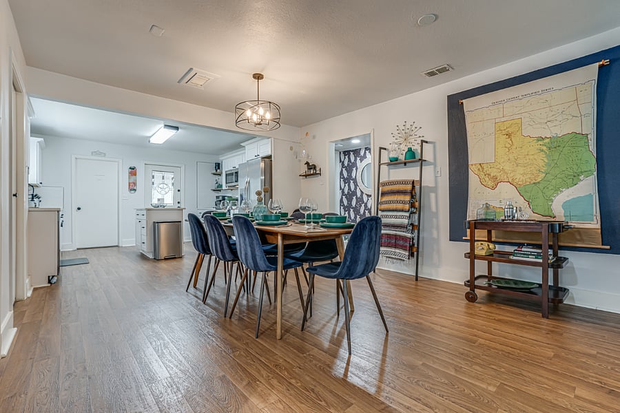 Kitchen & Dining