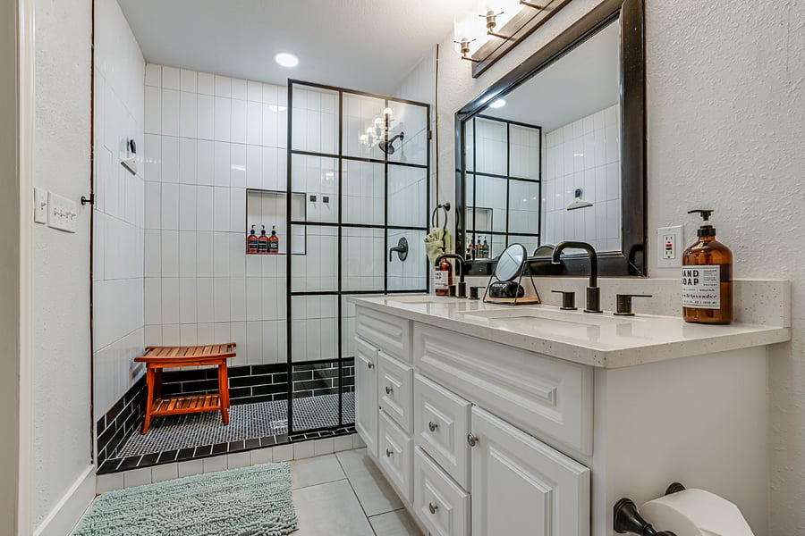 King Bedroom Bath