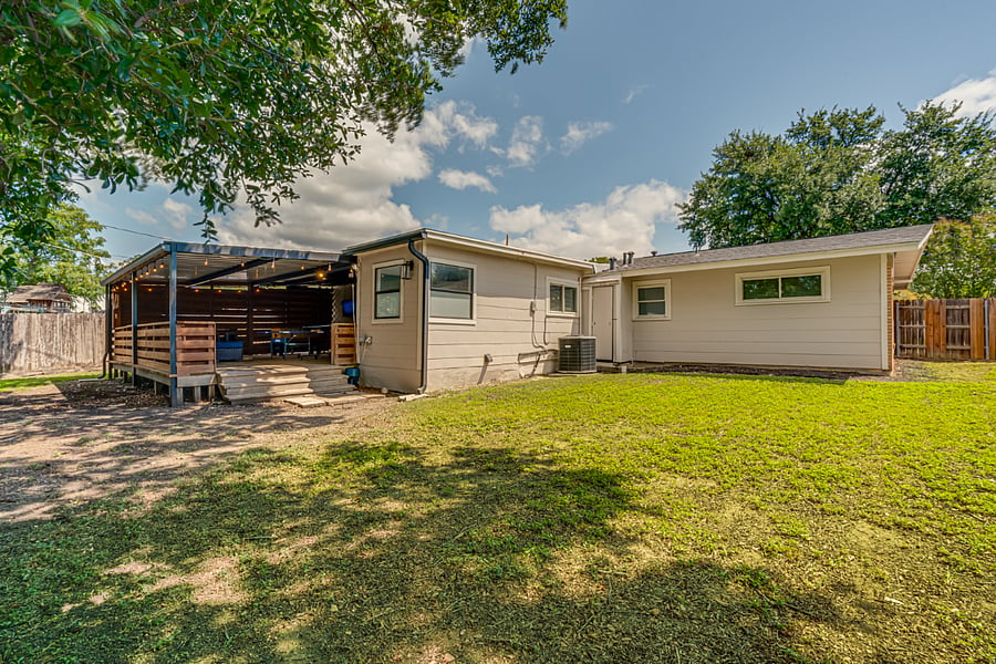 Back Yard (Fully Fenced)