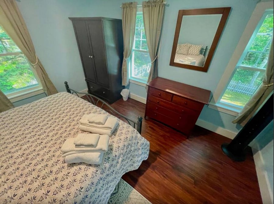 3rd bedroom with queen bed
