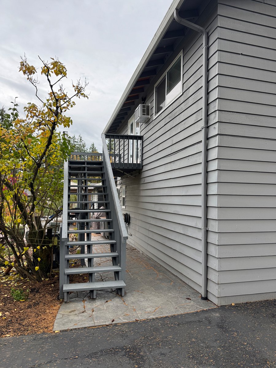 Stairs leading to private entrance.