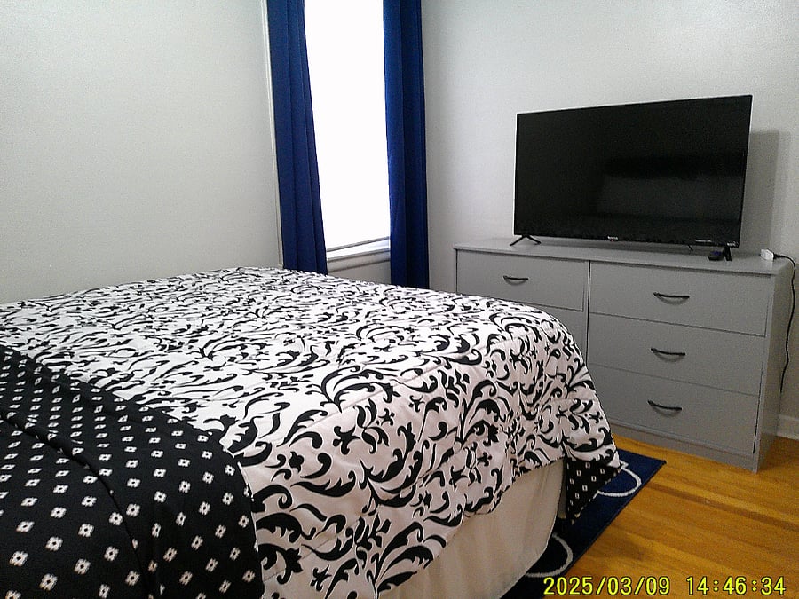 Main Level - Bedroom 1 - Queen Size Bed with TV