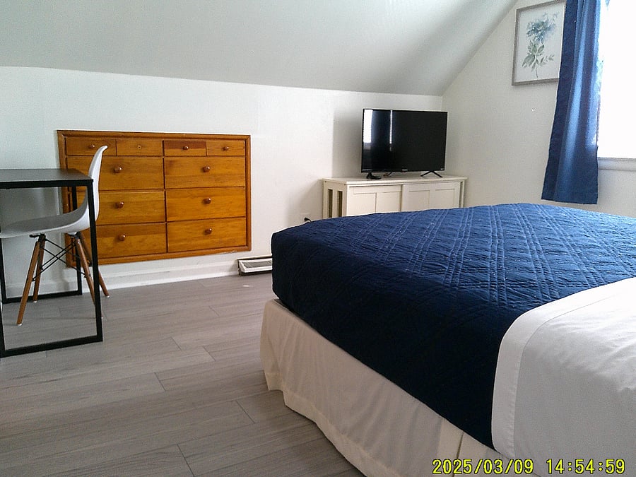 2nd Level - Bedroom 3 - Queen Size bed with TV.