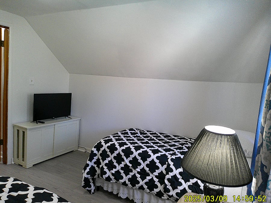 2nd Level Bedroom 4 - 2 twin beds with TV.
