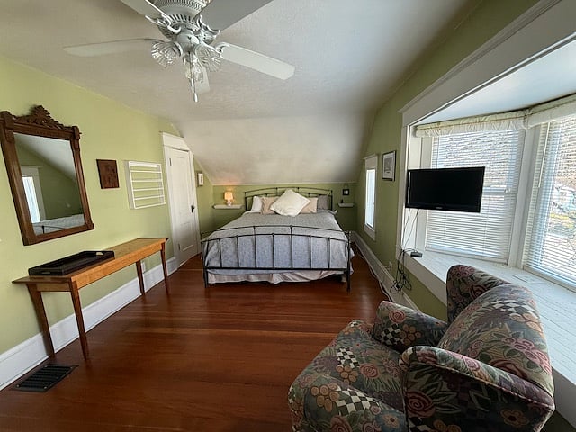 Upstairs bedroom continued