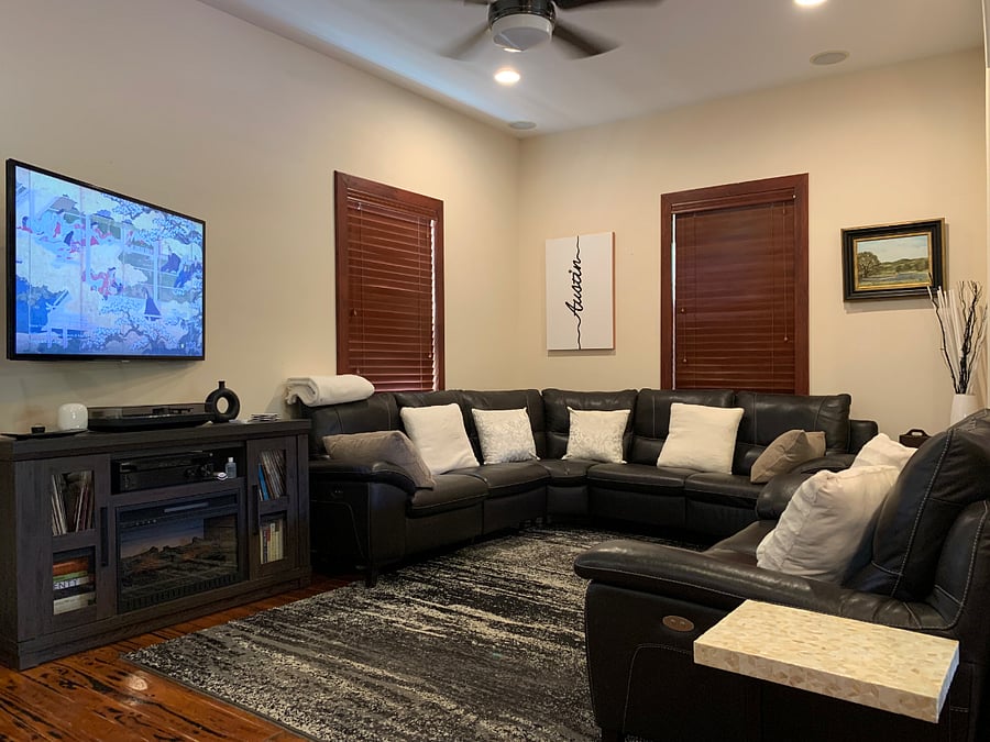 Cozy corner room with private bathroom and desk. Queen bed. Ceiling fan and TV. Wifi. Fully furnished with all bills included. Block out shades. Music themed room. Clean and tidy home.
