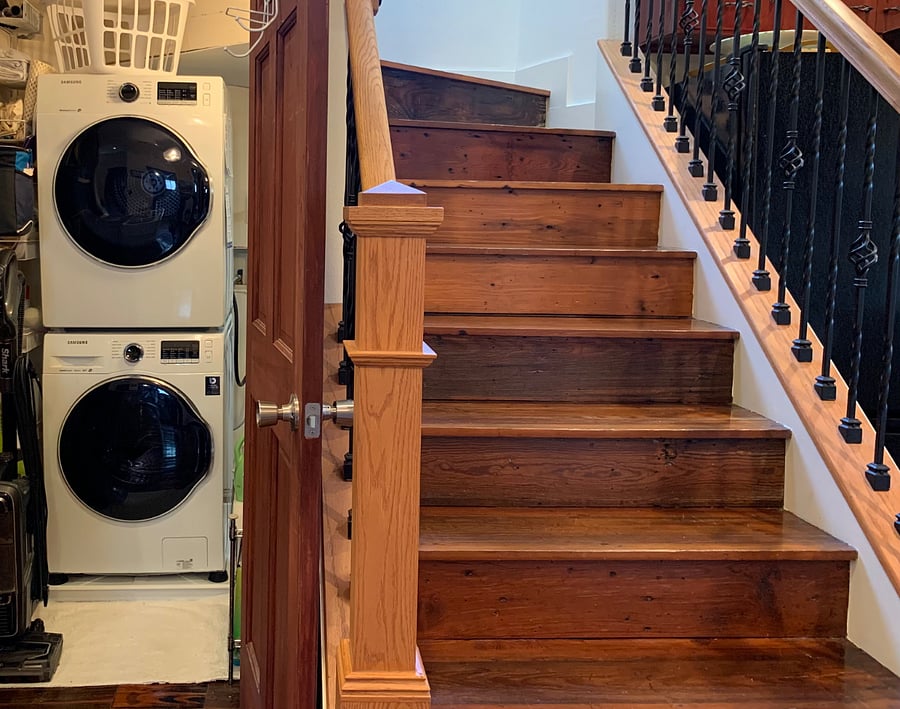 Cozy corner room with private bathroom and desk. Queen bed. Ceiling fan and TV. Wifi. Fully furnished with all bills included. Block out shades. Music themed room. Walk to free country dance lessons!