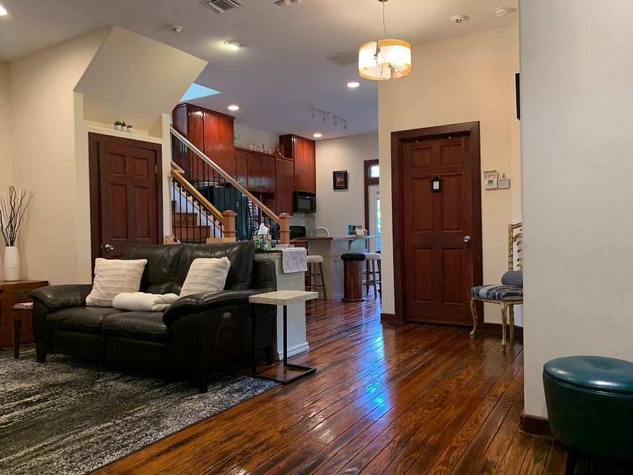 Cozy corner room with private bathroom and desk. Queen bed. Ceiling fan and TV. Wifi. Fully furnished with all bills included. Block out shades. Music themed room. Stellar location!