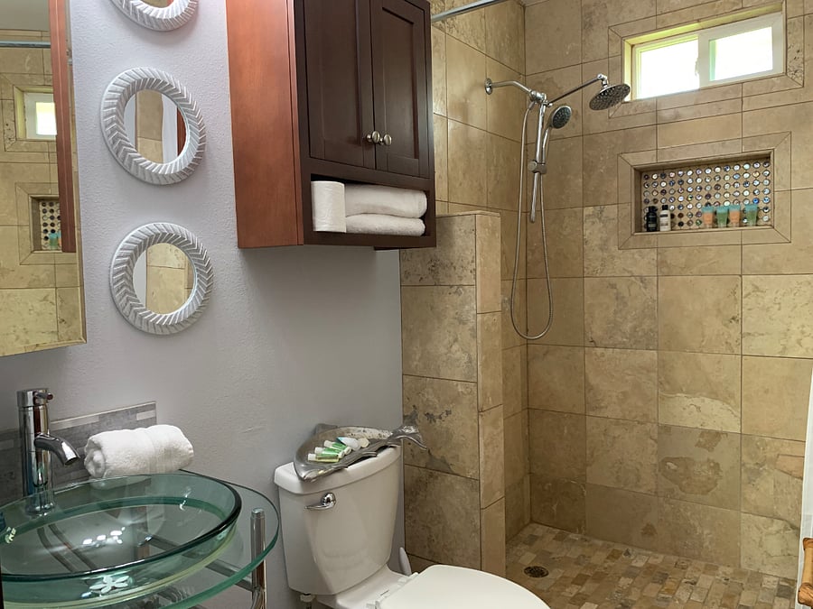 Cozy corner room with private bathroom and desk. Queen bed. Ceiling fan and TV. Wifi. Fully furnished with all bills included. Block out shades. Music themed room. Short term rental in East Austin. 78702