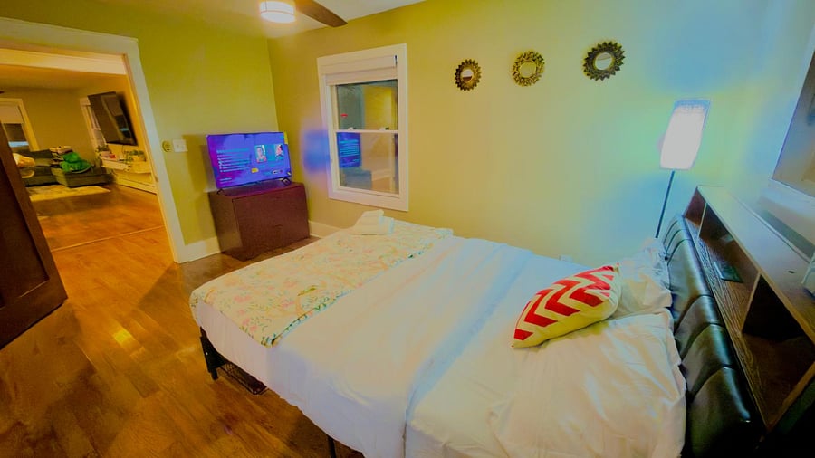 Bedroom 3 with 1 Queen Bed - PRIVATE Bathroom